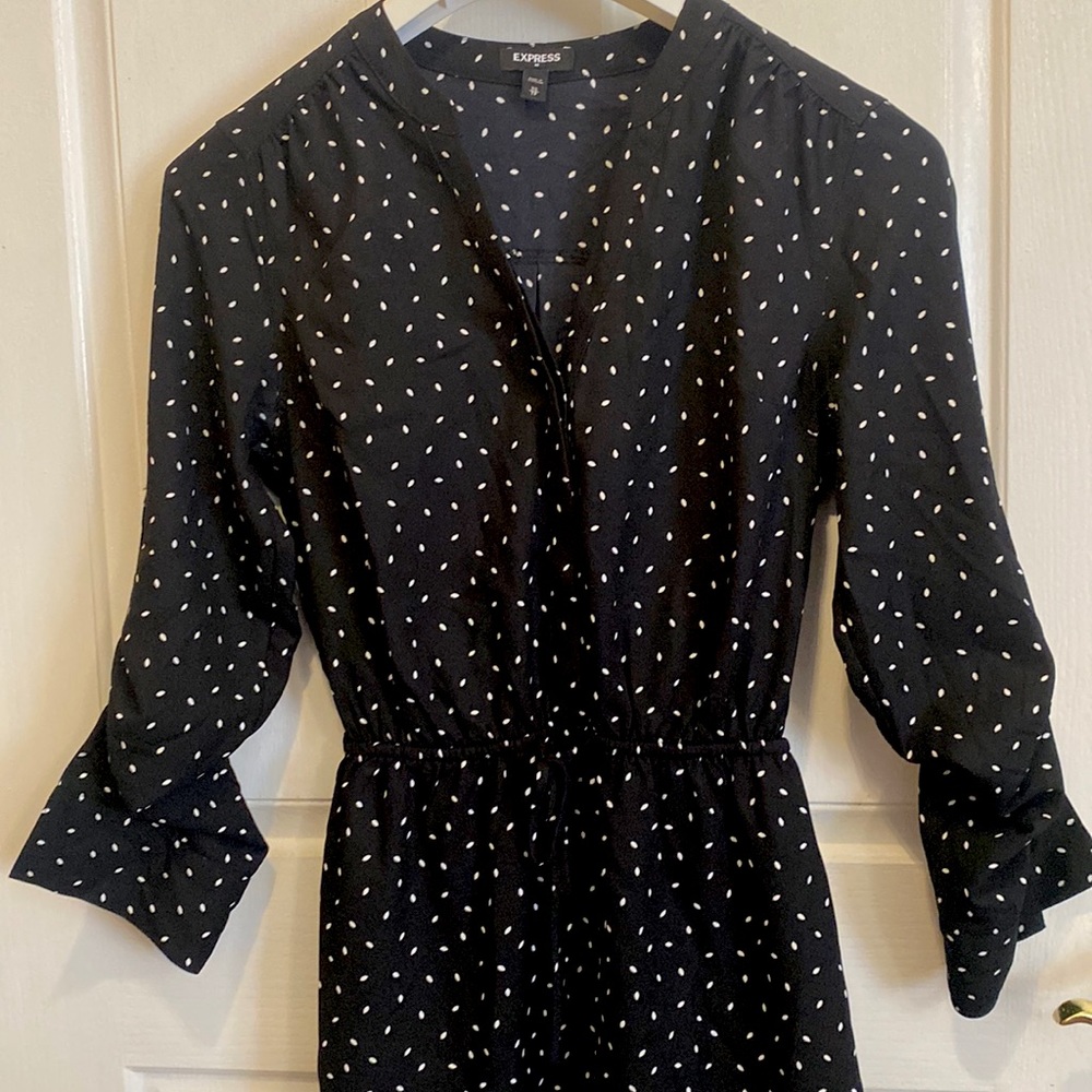 EXPRESS Black and white Polk dot dress. Size: XS/TP.